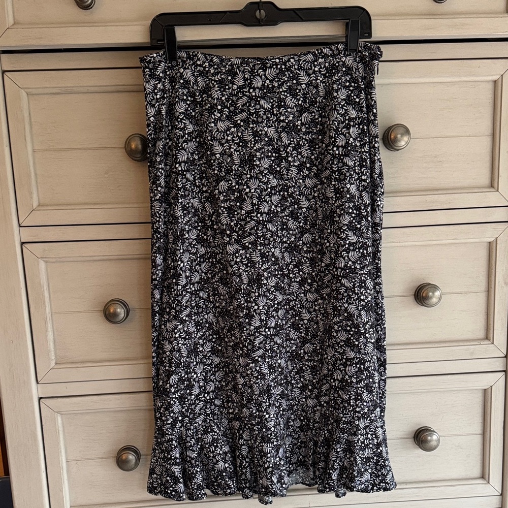 Christopher & Banks Black and White Floral Midi Skirt SZ 12